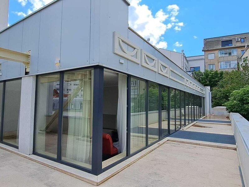 Embassy Romana