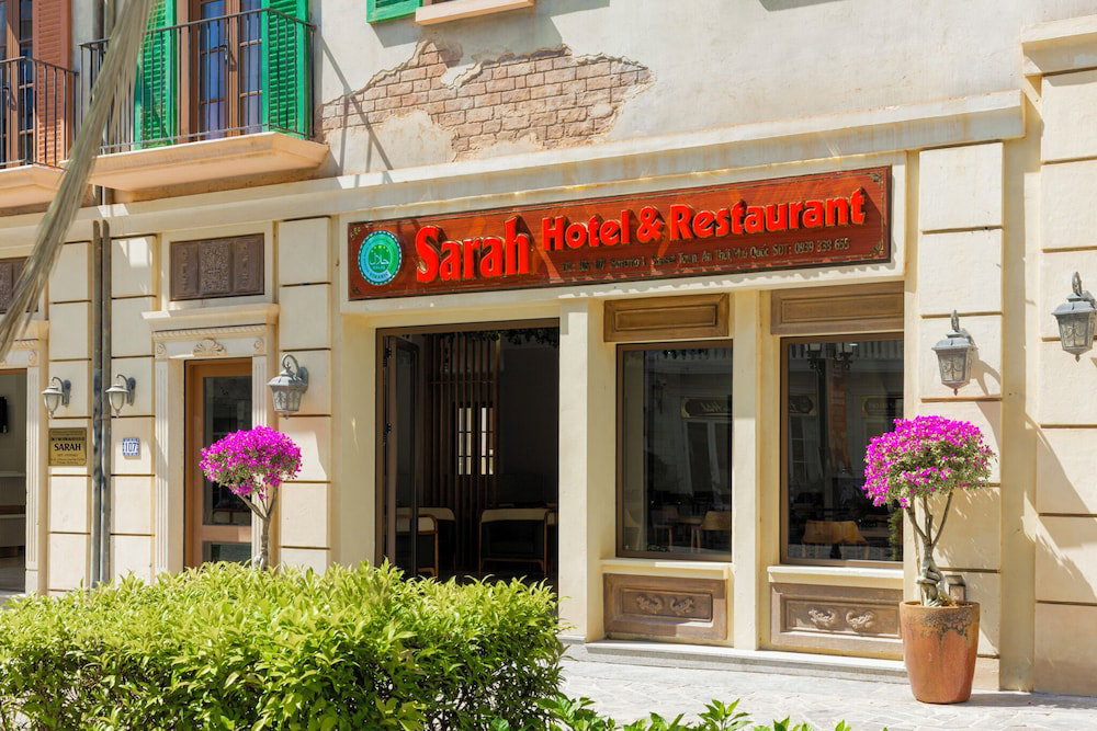 Hotel Sarah Hotel And Halal Restaurant