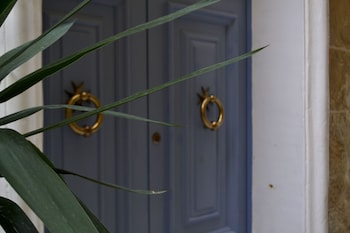 Hotel Sally Port City Pads