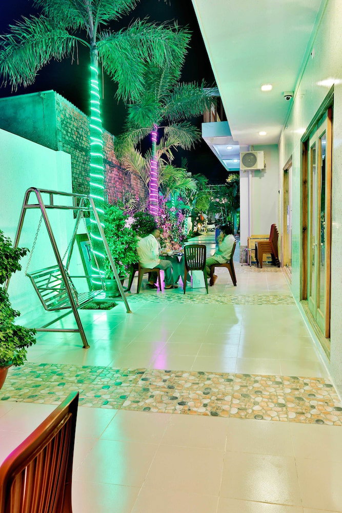 Halona Hotel