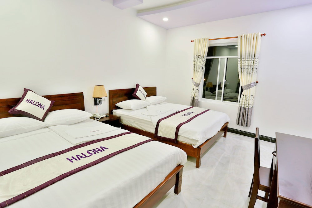 Halona Hotel