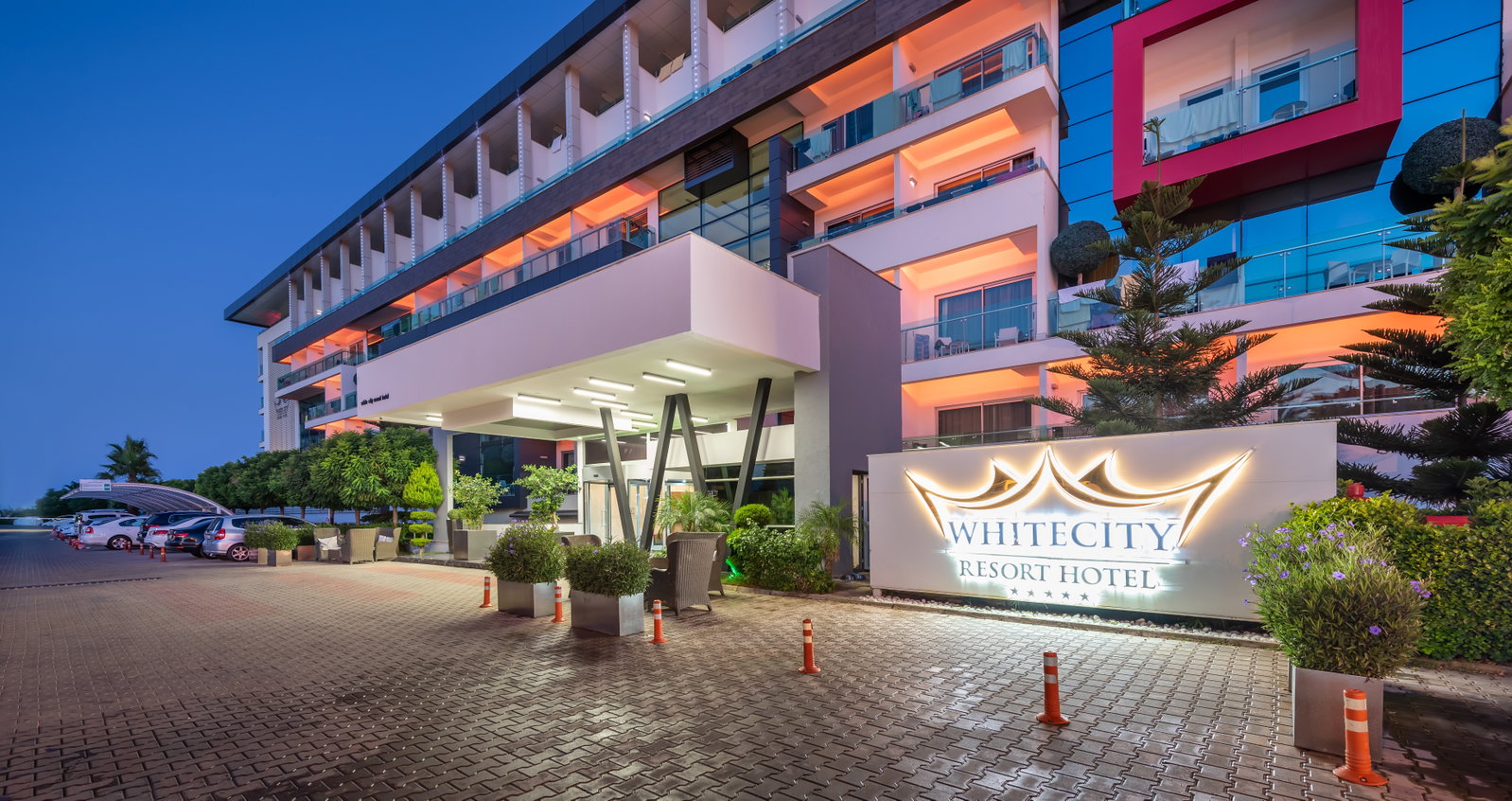 dal travel White City Resort Hotel