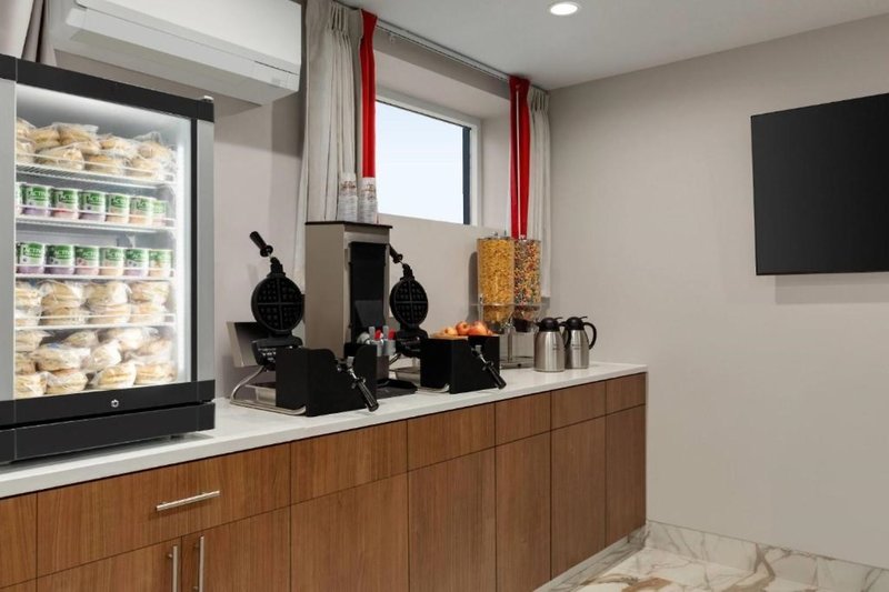 Ramada By Wyndham Brooklyn Empire Blvd