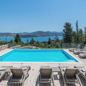 Hotel Teachers' Rock Luxury Residence cazare Ligia