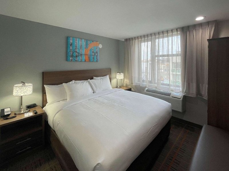 Mainstay Suites Bronx