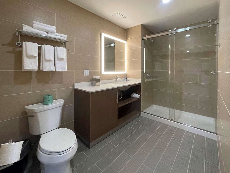 Mainstay Suites Bronx