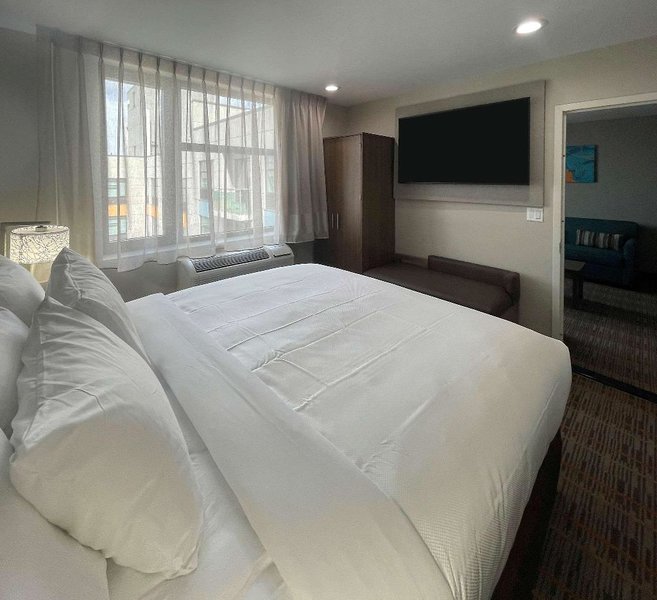 Mainstay Suites Bronx