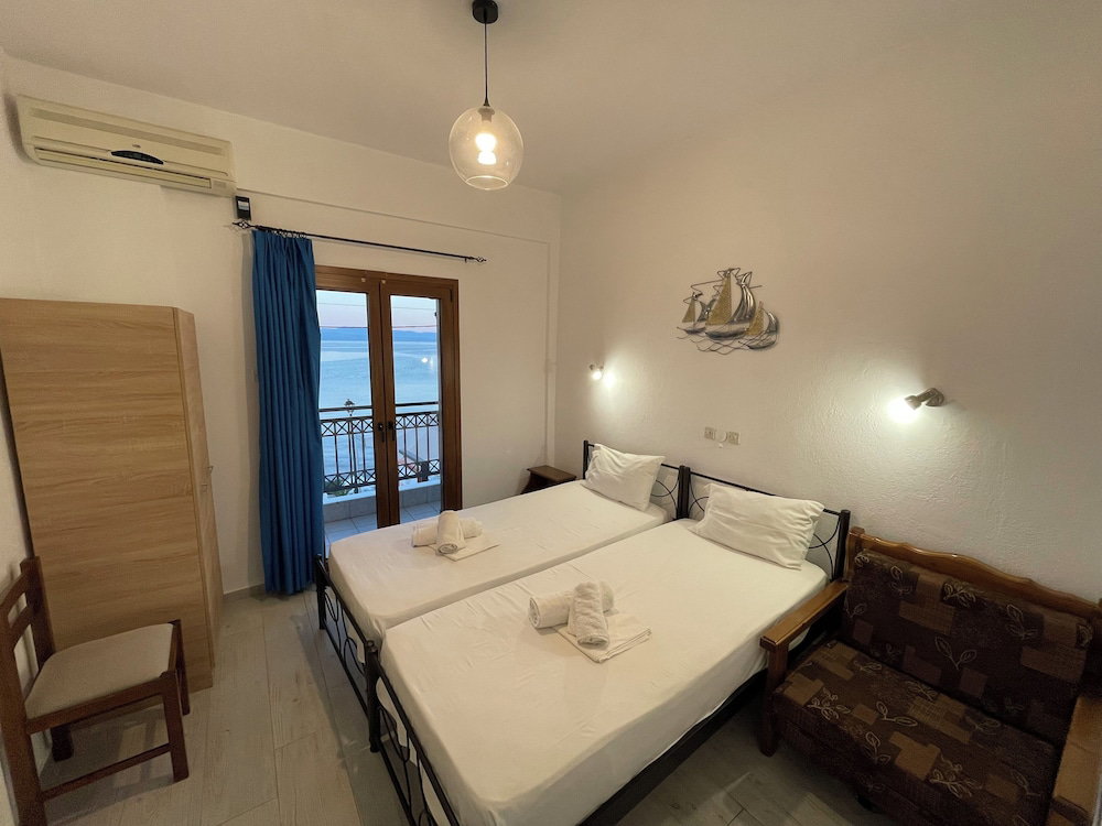 Hotel Delfinia Studios