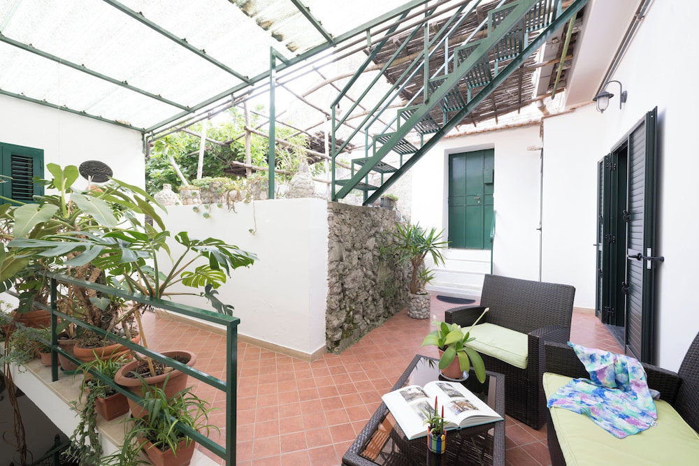 Dint' A Torre Bed & Breakfast