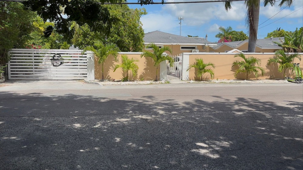 Hotel Sandelwood Studios