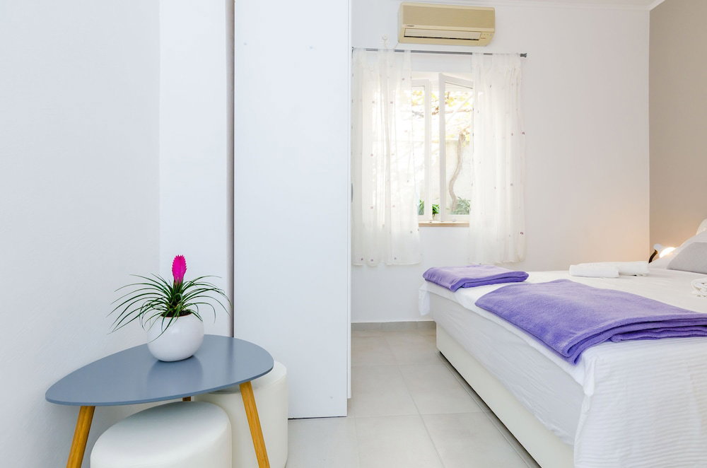Hotel Rooms Batina