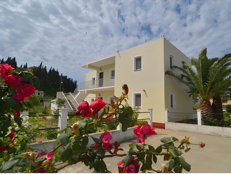 Megali Beach Nikos