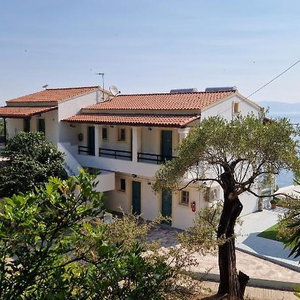 Hotel Nikoli Apartments cazare Benitses