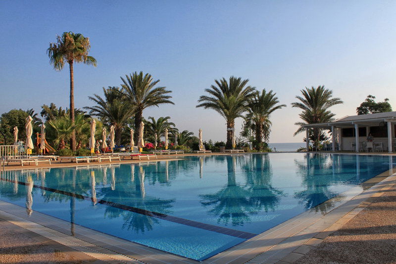 Hotel Crystal Springs Beach Hotel