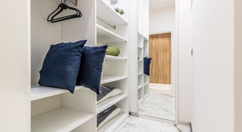 Ugo Bassi Apartments