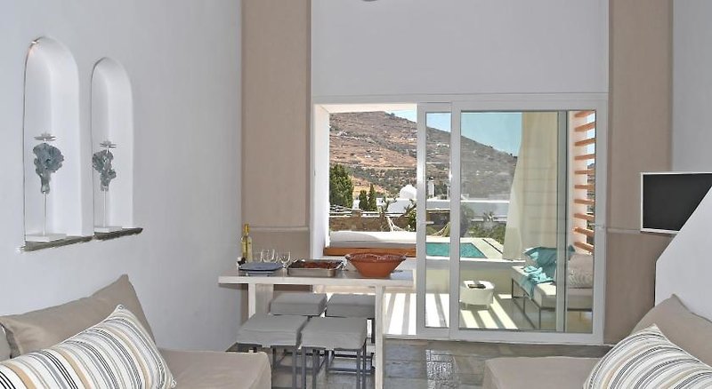 Tinos Blend Suites