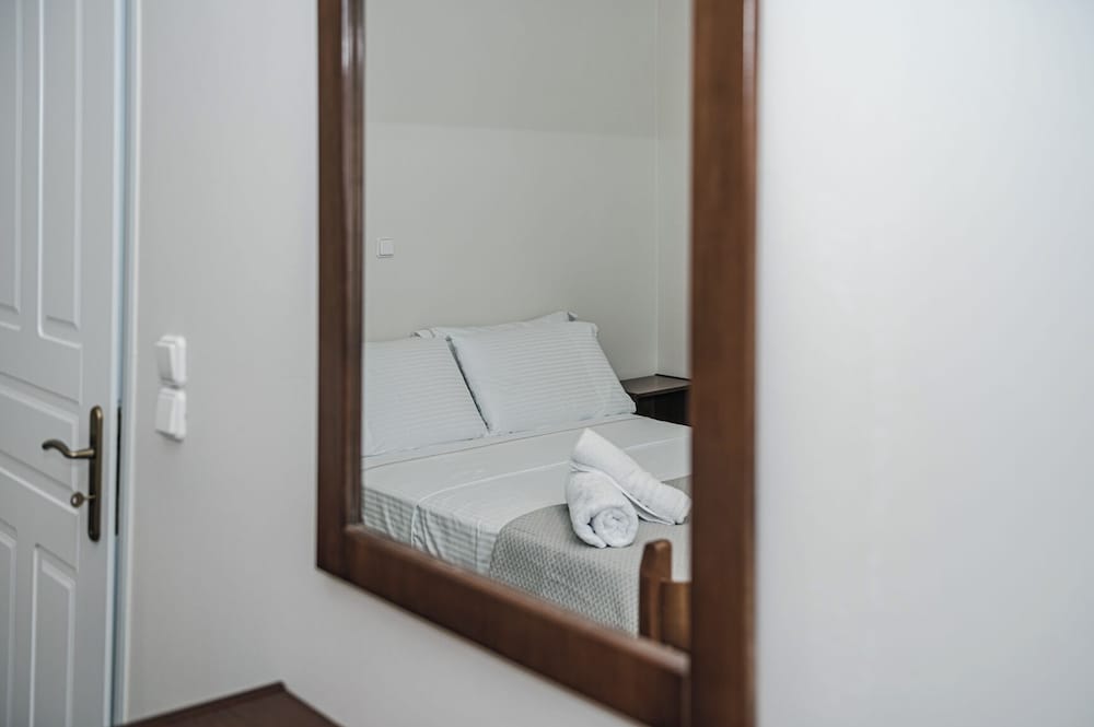 Terra Hélios Suites & Studios