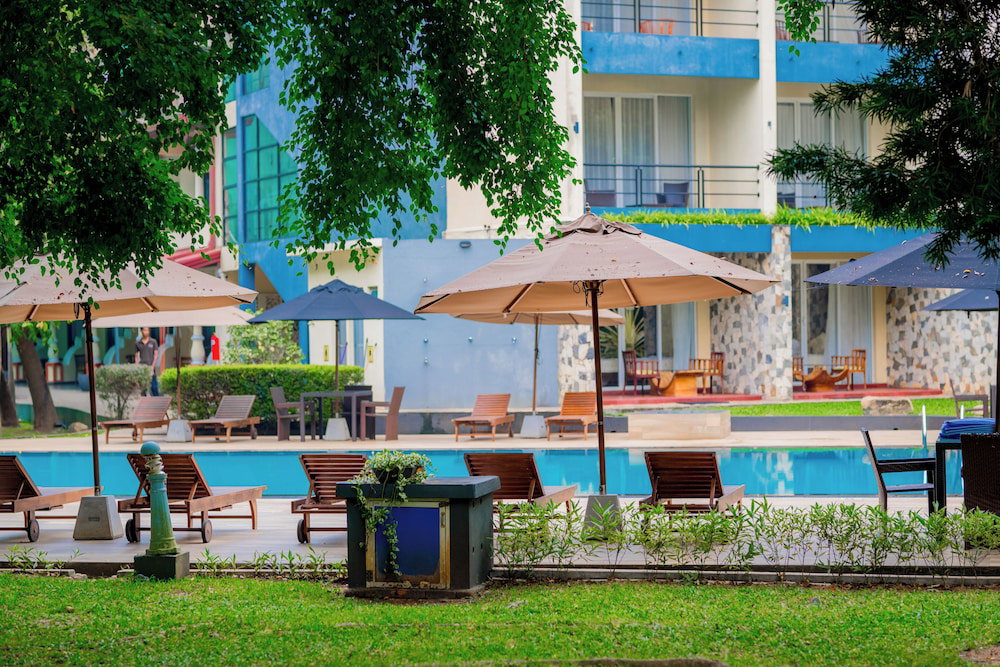 Miridiya Lake Resort