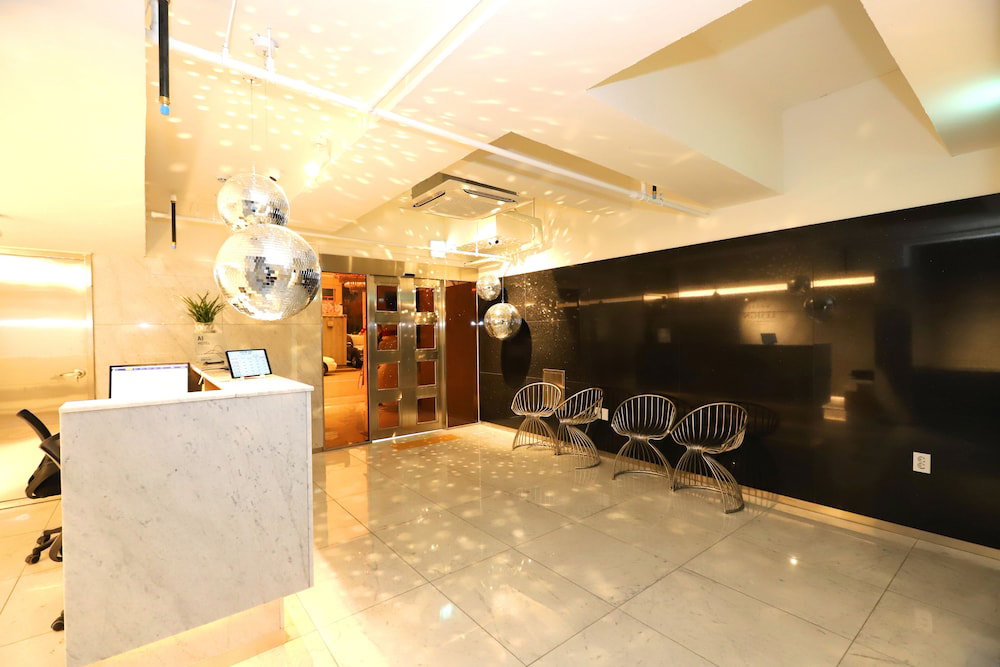 Hotel Hotel Lesign