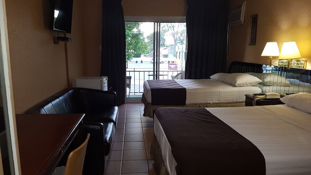 Hotel Chomedey Inn