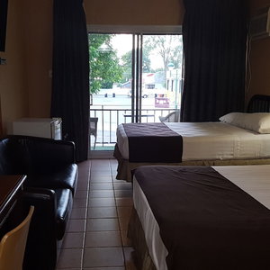 Hotel Chomedey Inn cazare Laval