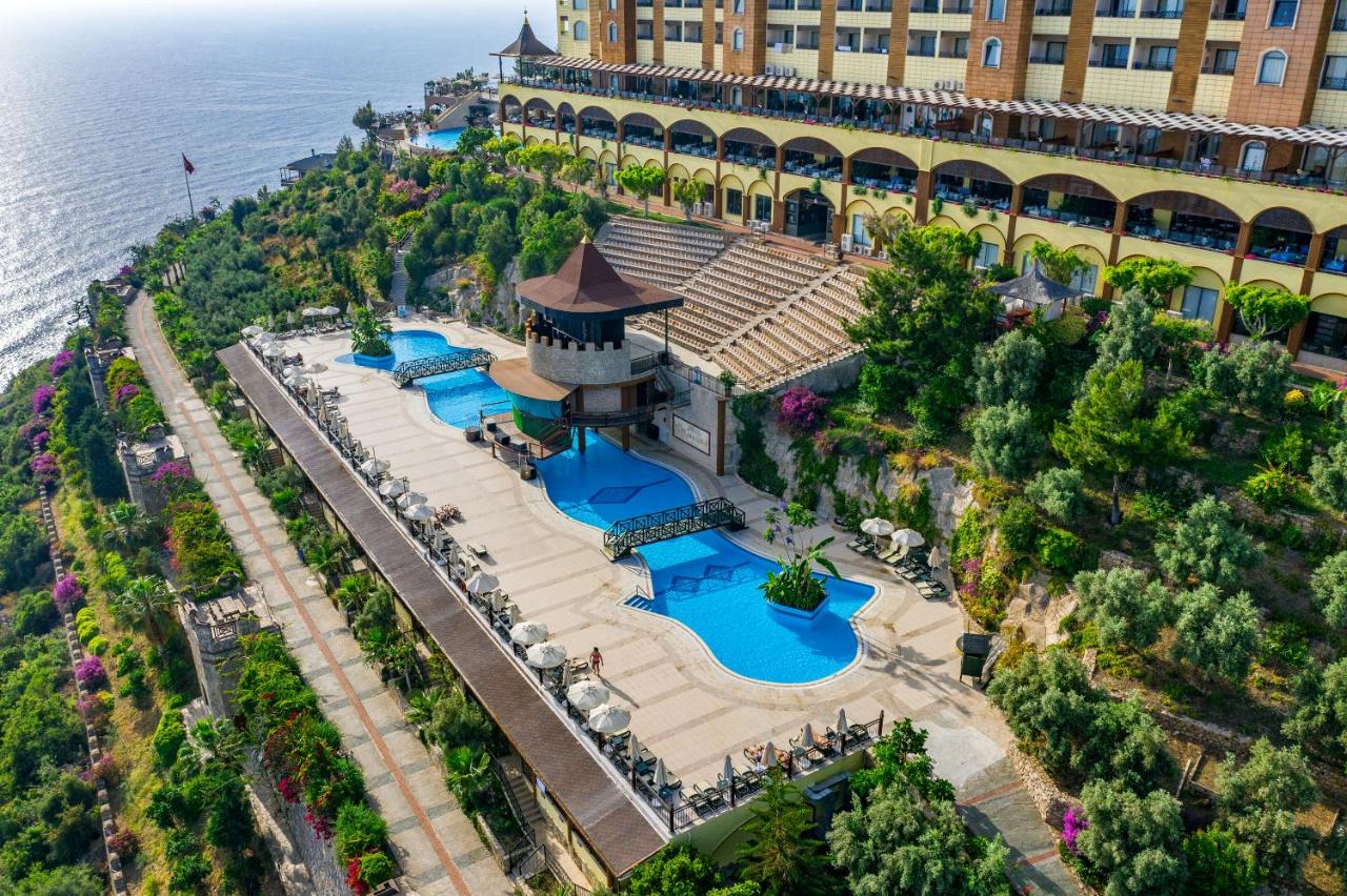 dal travel Utopia World Hotel
