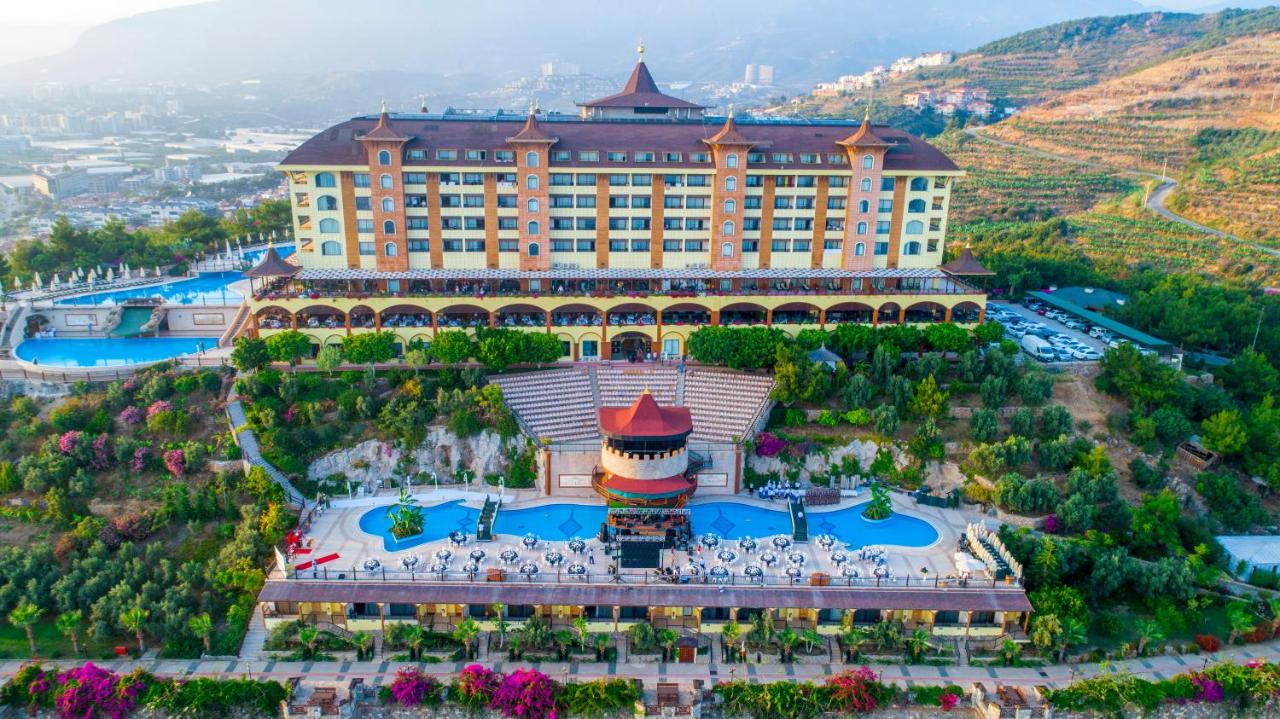 dal travel Utopia World Hotel