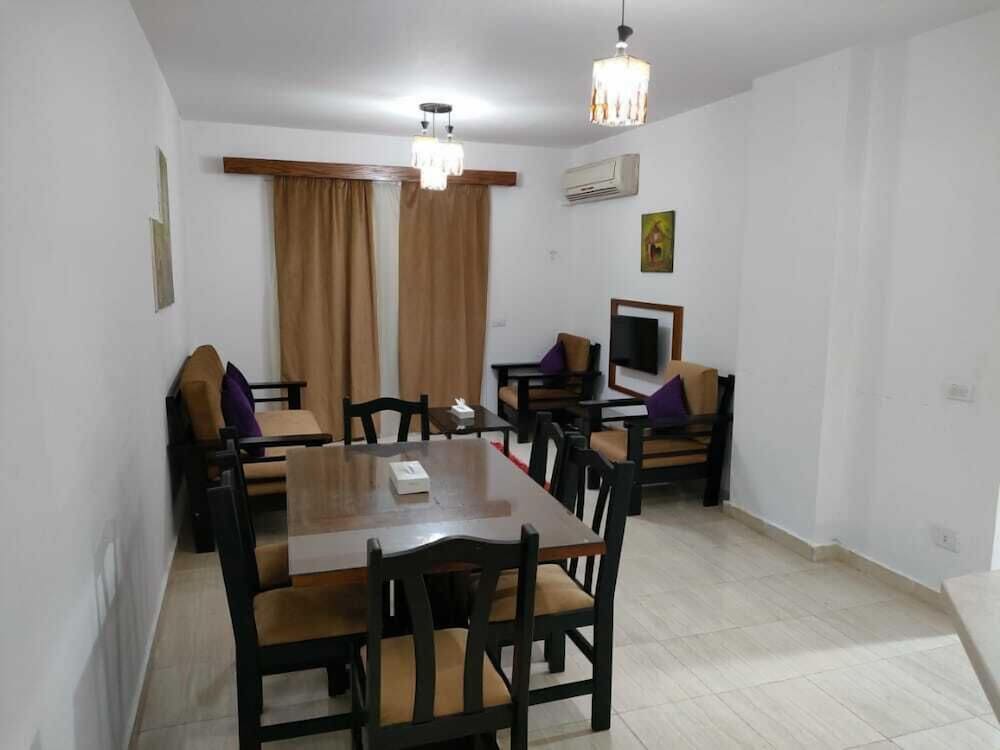 Hotel Marseilia Land