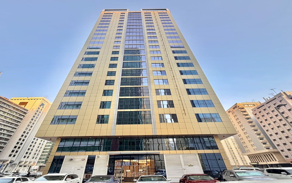 Hotel Luxury Apartment At Palette Al Zahiyah Tower Near Abu Dhabi Mall With Pool And Gym