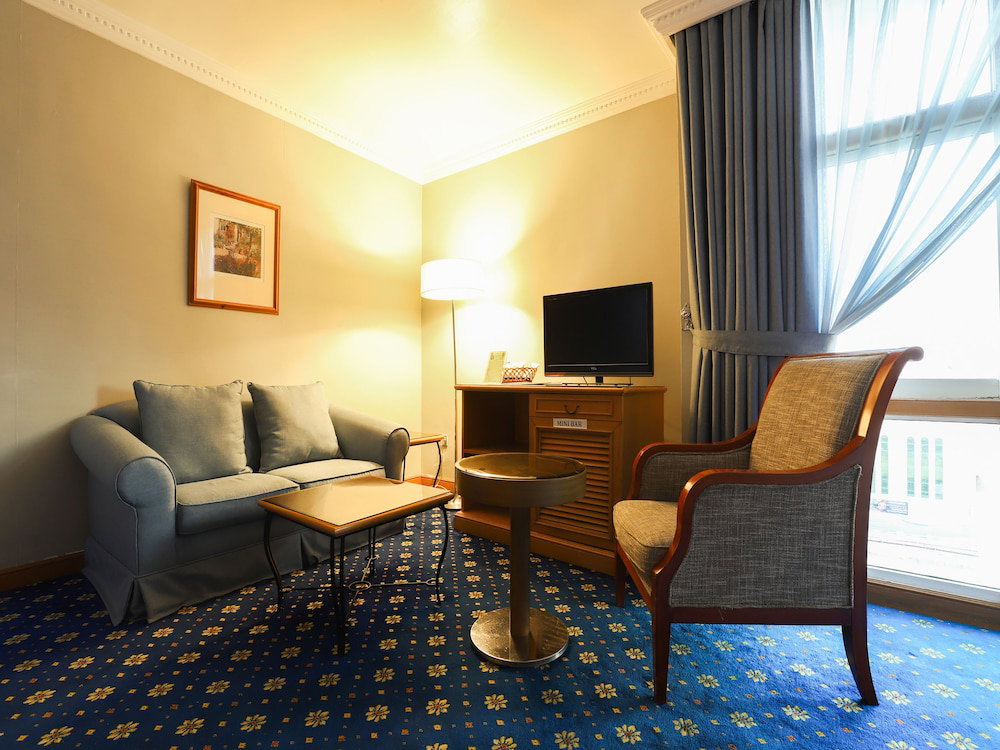 City Plaza Hotel