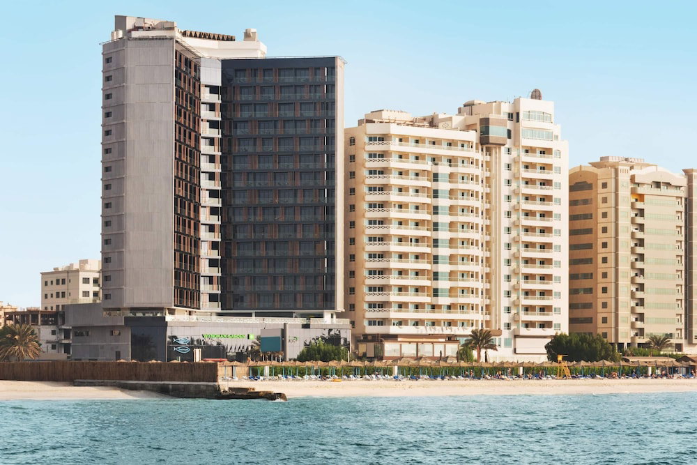 Hotel Wyndham Garden Ajman Corniche