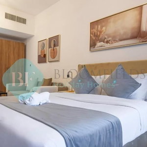 Hotel Bloomfields Magnificent Stu In Oasis cazare Khalifah A City
