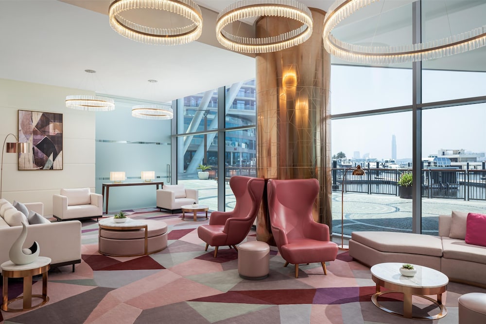 Hilton Dubai Creek Hotel & Residences