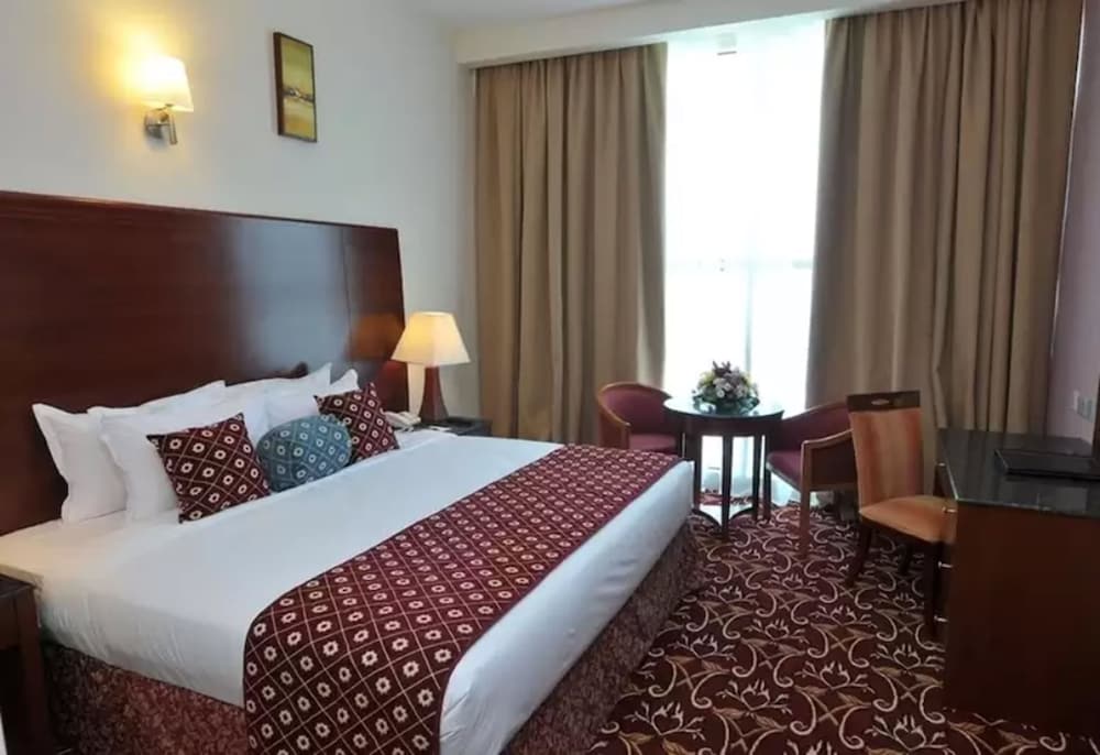 Hotel Ramee Rose Hotel