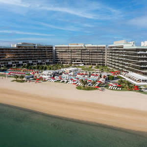 Hotel Th8 Palm Dubai Beach Resort, Vignette Collection By Ihg cazare The Palm Jumeirah