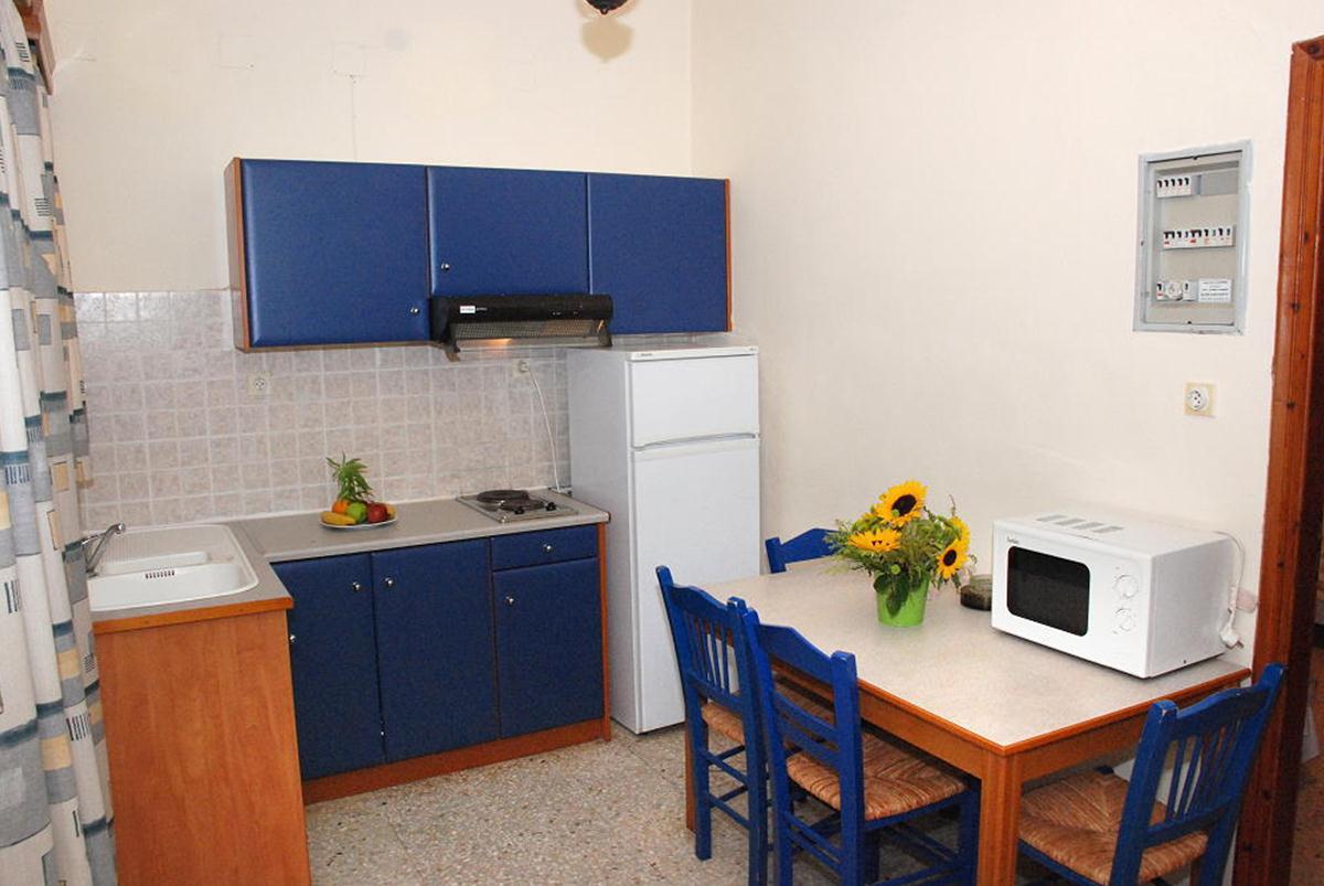 Koukounaria Hotel & Suites