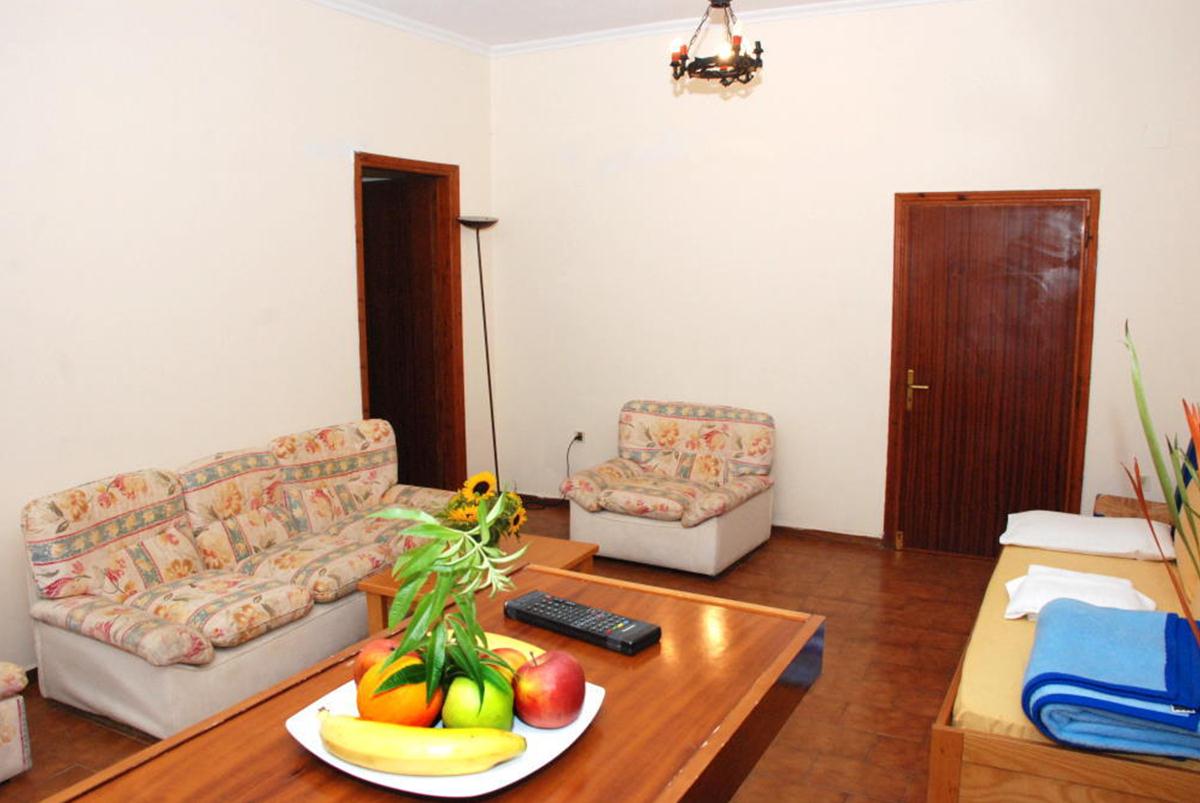 Koukounaria Hotel & Suites