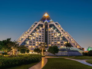 Hotel Raffles Dubai cazare Sharjah