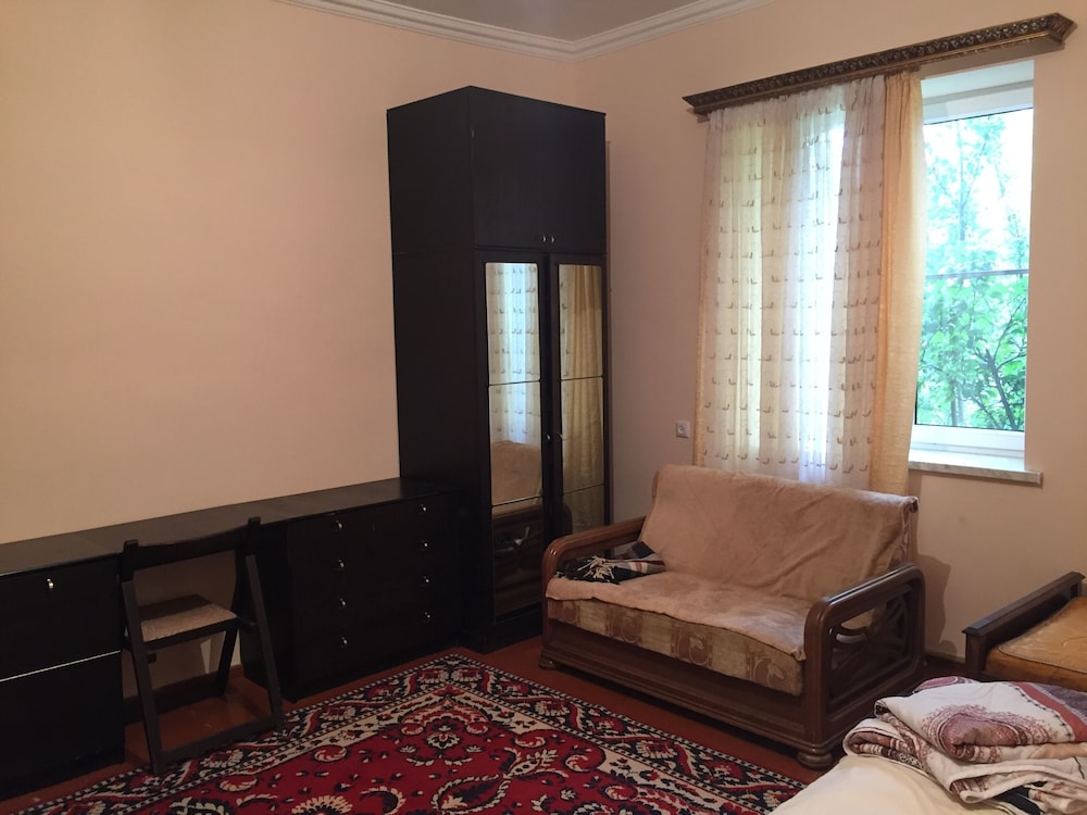Hotel Azhdahak Guesthouse