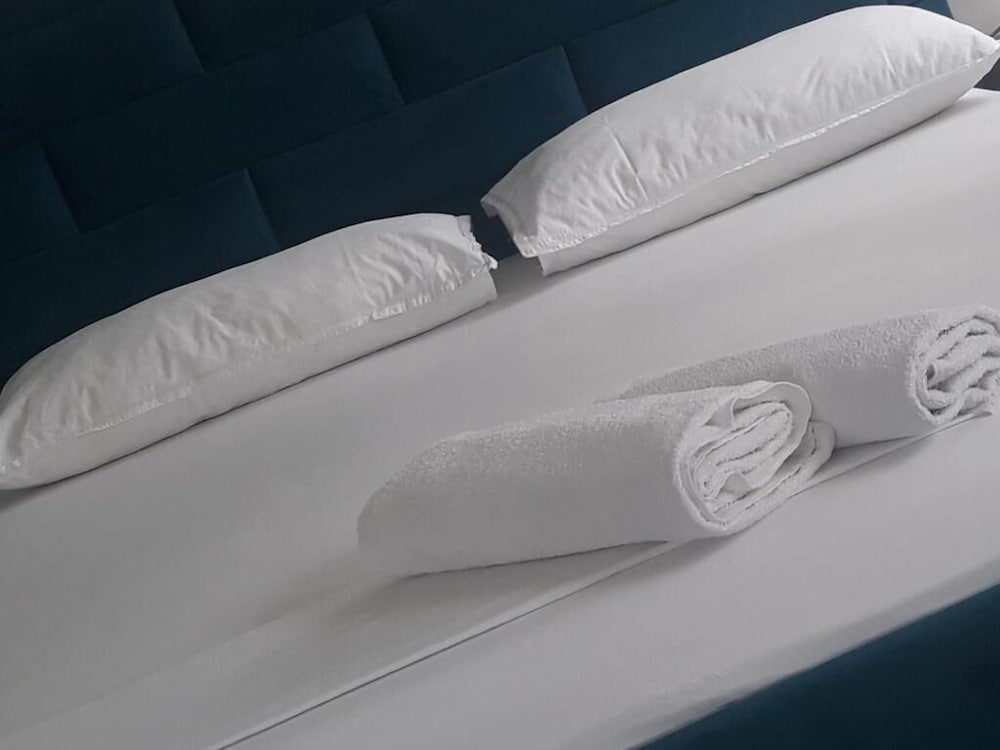 Hotel Isabel Rooms & Apartments