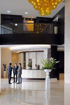 Mövenpick Hotel Jumeirah Lakes Towers