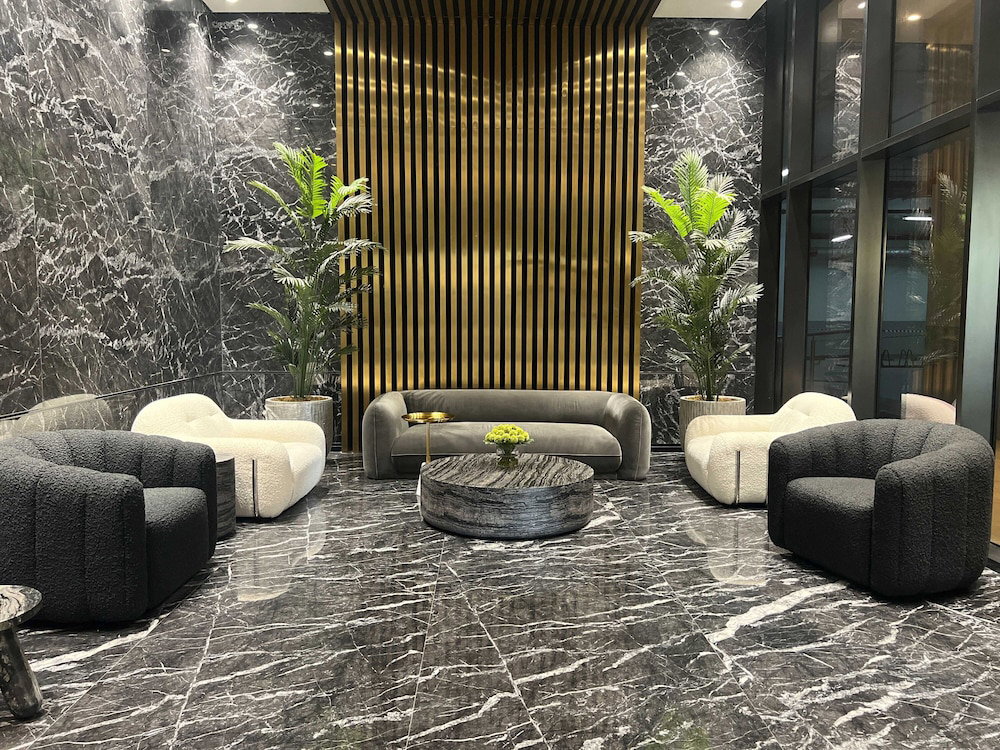 Luxury Living At Cloud Tower Jvt With