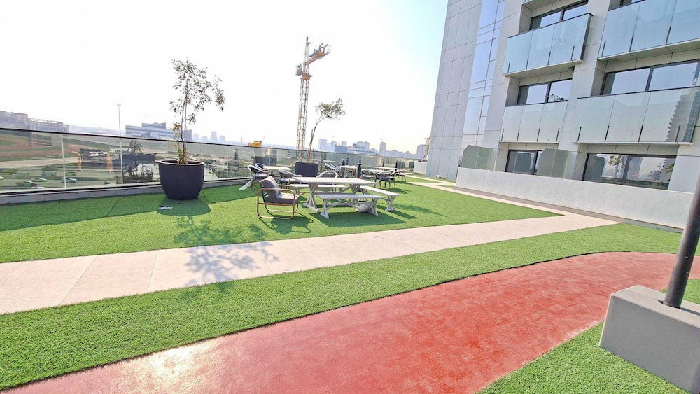 Luxury Living At Cloud Tower Jvt With