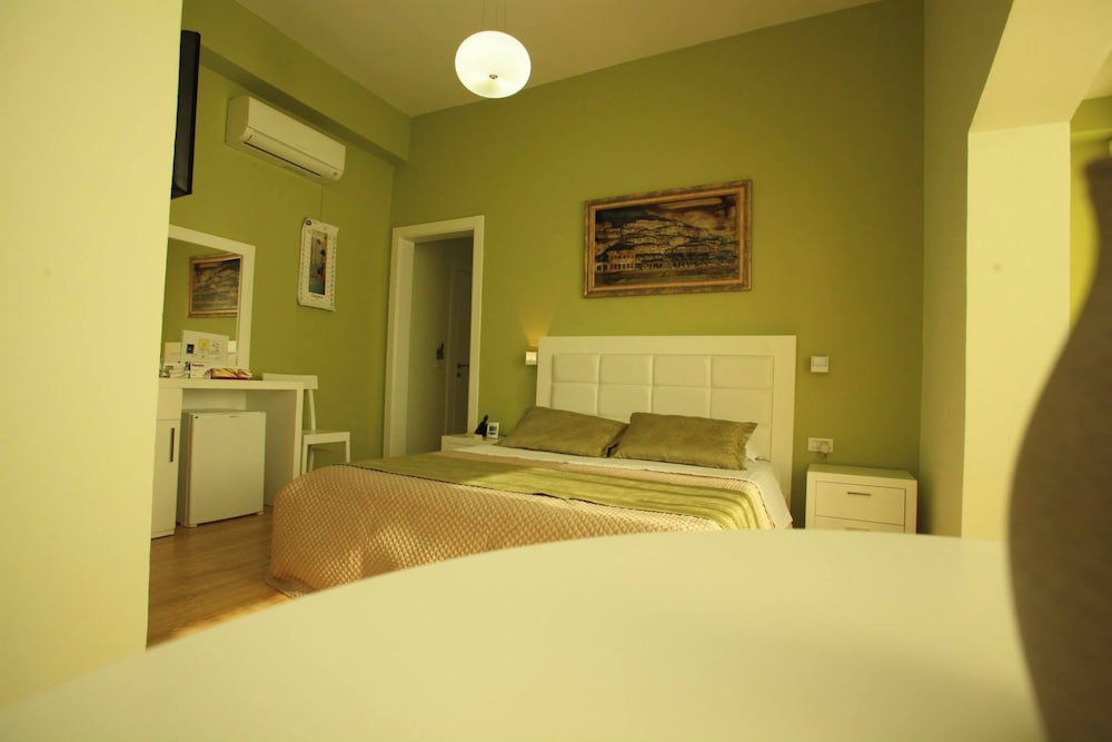 White City Hotel & Restaurant