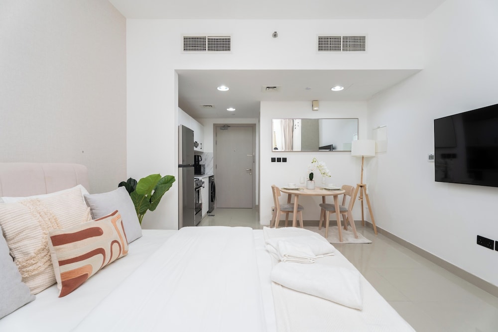 Hotel Gala Guests - Lakeside Tower Living