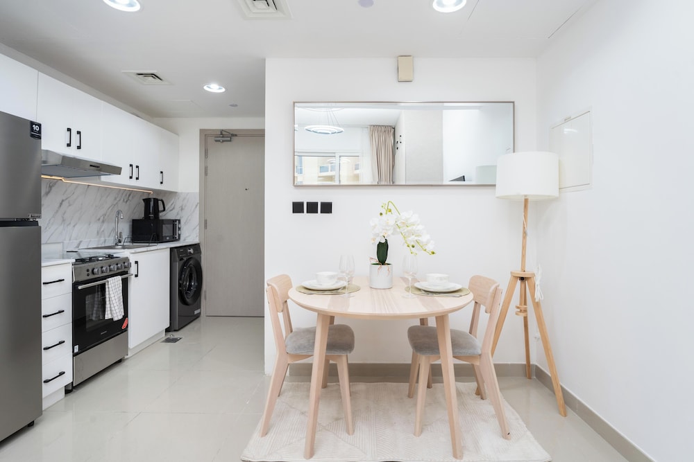 Gala Guests - Lakeside Tower Living