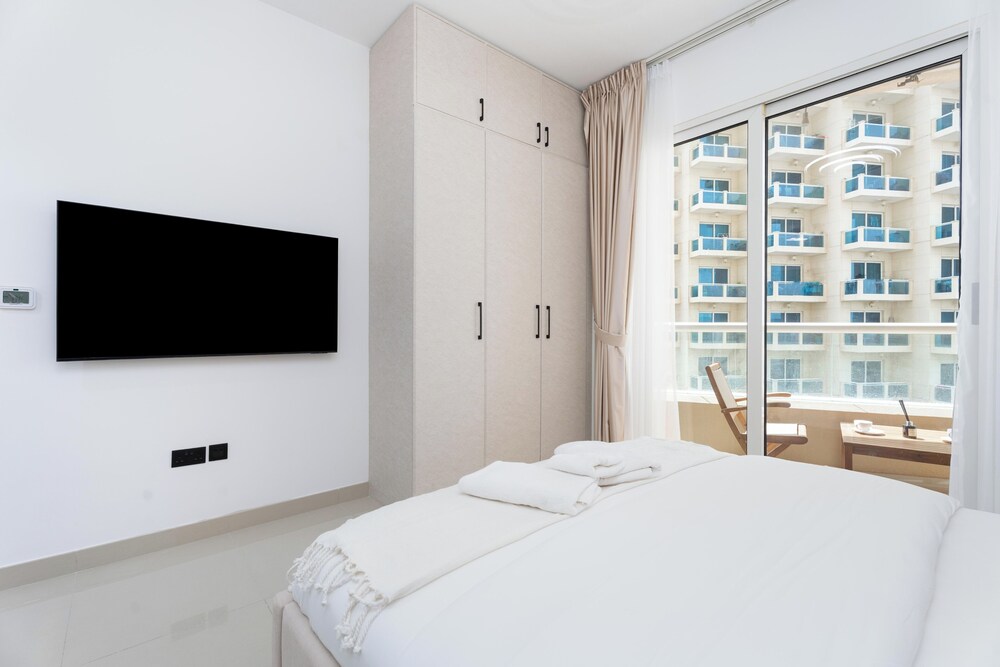 Gala Guests - Lakeside Tower Living