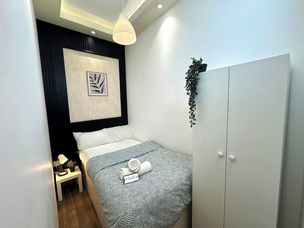 Hotel Nomad Partition Room In Tecom Near Metro