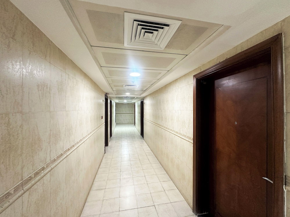 Nomad Partition Room In Tecom Near Metro