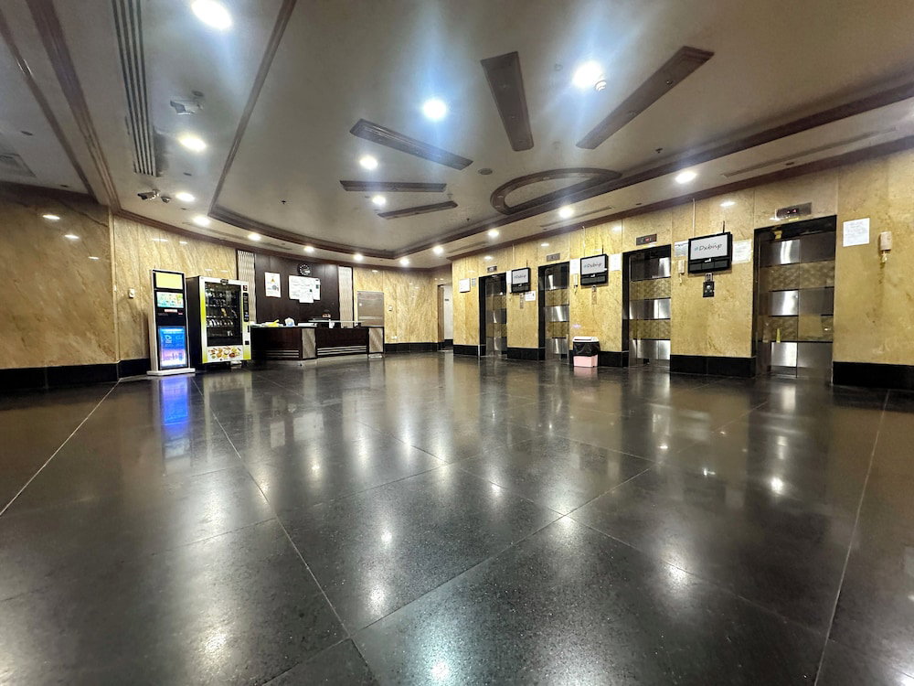 Nomad Partition Room In Tecom Near Metro